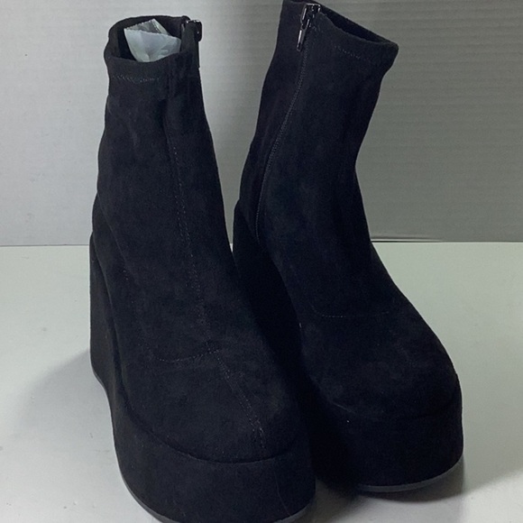 Wild Pair  Womens Earlee Faux Suede Ankle Booties - Picture 4 of 9